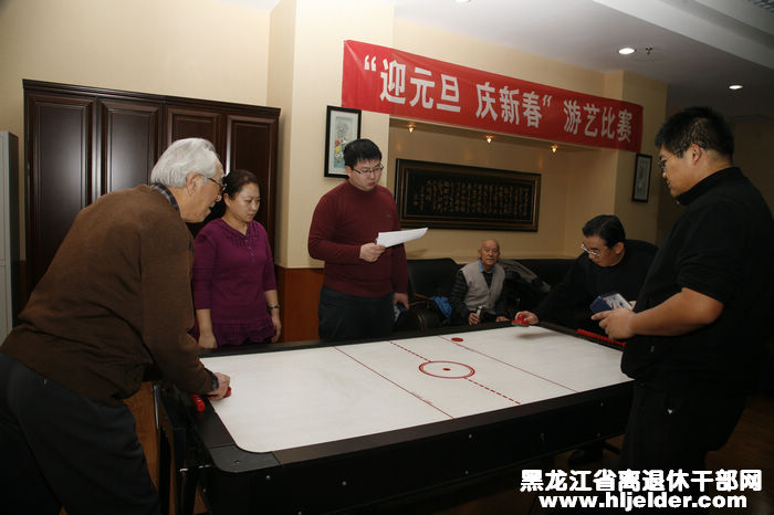 活跃。最后,高臣、张宏森等老同志分别在飞镖和气悬球比赛中获得名次。