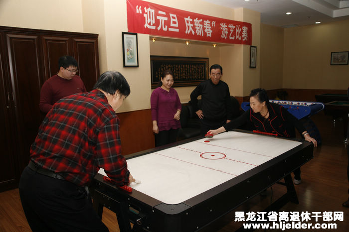 活跃。最后,高臣、张宏森等老同志分别在飞镖和气悬球比赛中获得名次。